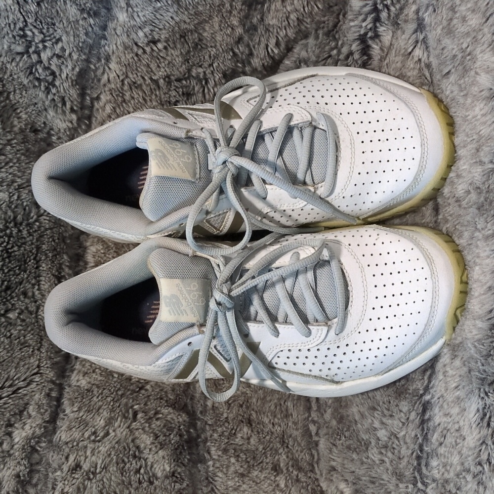 New Balance Women's 696 V3 Tennis Shoes​​​ - Picture 2 of 6